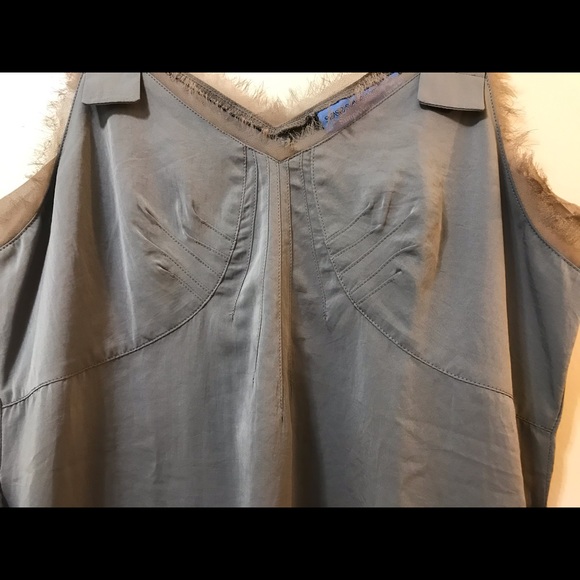 🌺 Simple Vera Unique Tank Top - Picture 5 of 7